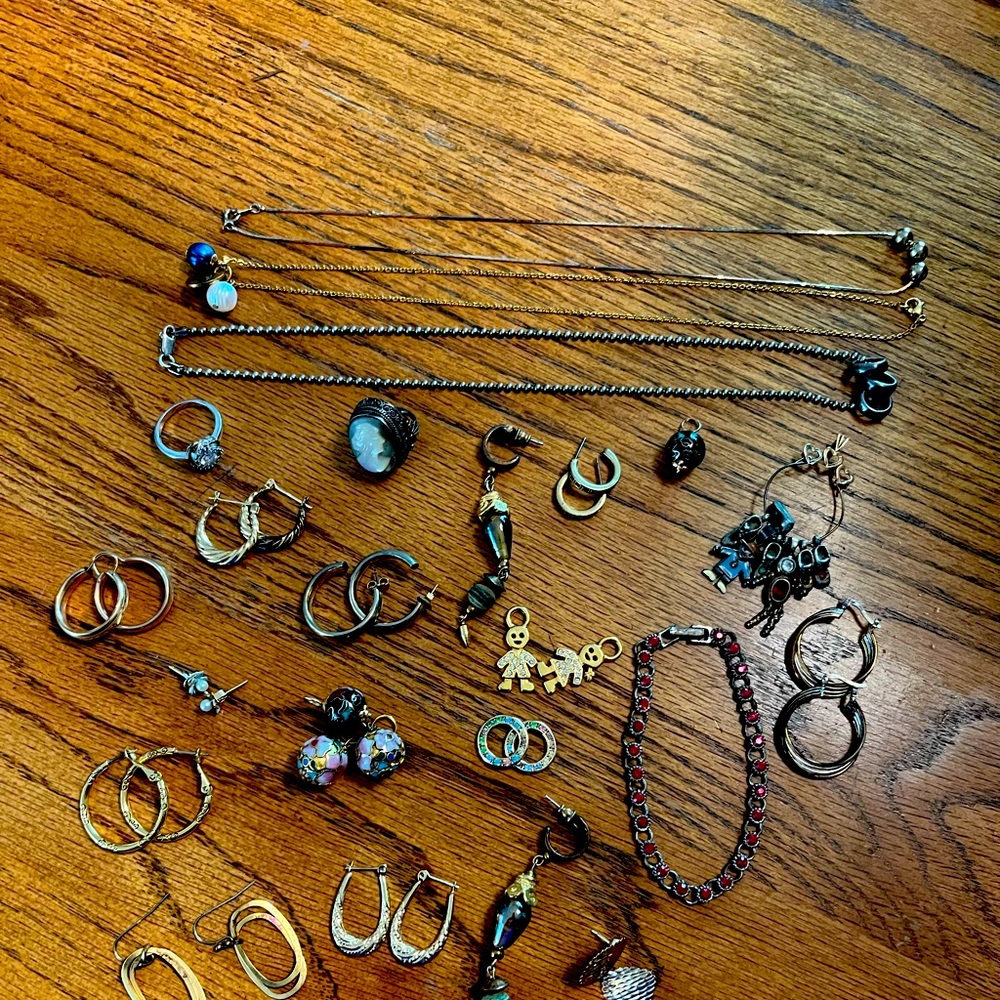 Costume Jewelry..Large Lot..Assorted Pieces from Estate